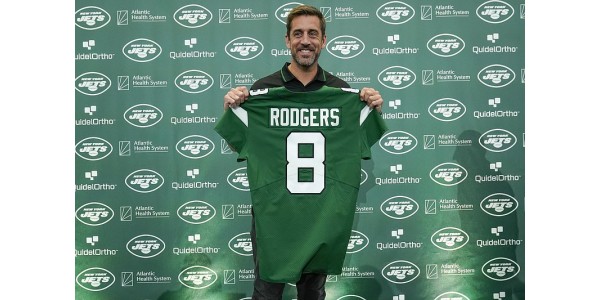 Aaron Rodgers vestirá la camiseta número 8 de los New York Jets